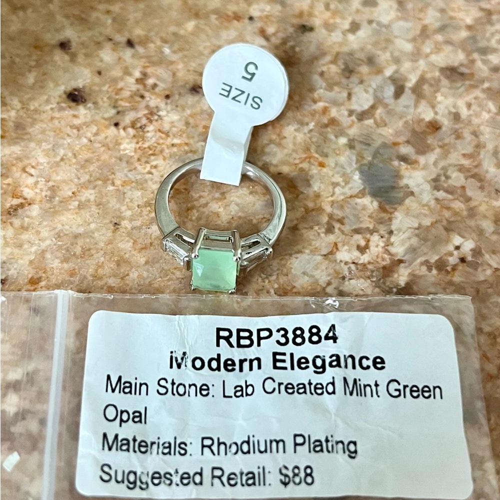 Bomb Party RETRO RBP3884 Modern Elegance Mint Green Opal Ring HTF - Picture 4 of 4